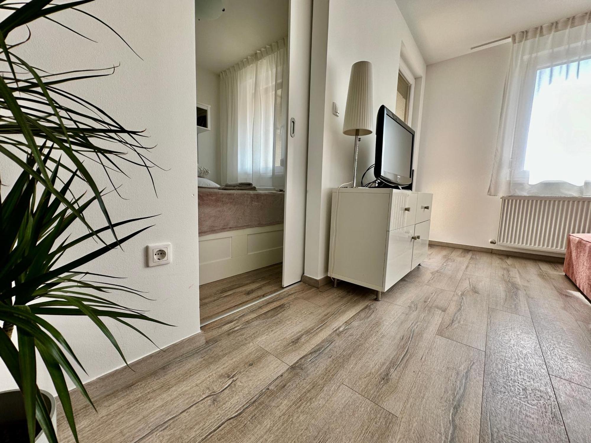 City Break Apartment - Private Garage, Ac, Balcony Budapest Exterior photo