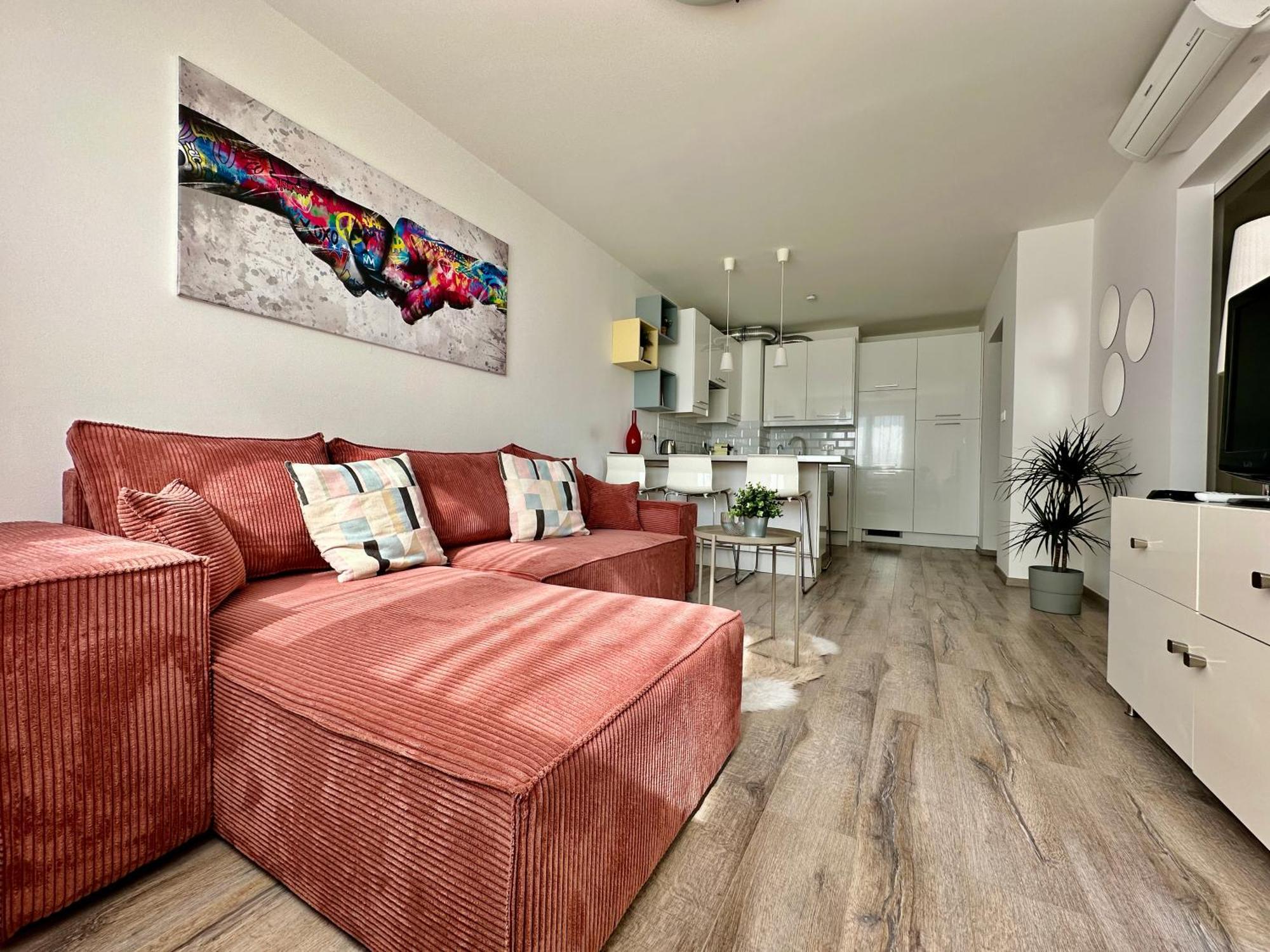 City Break Apartment - Private Garage, Ac, Balcony Budapest Exterior photo